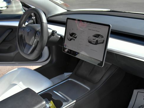 Used 2023 Tesla Model 3 Standard Range RWD image 40