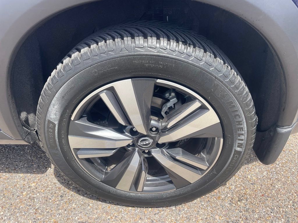Certified 2023 Nissan Rogue Platinum w/ Platinum Premium Package FWD image 18