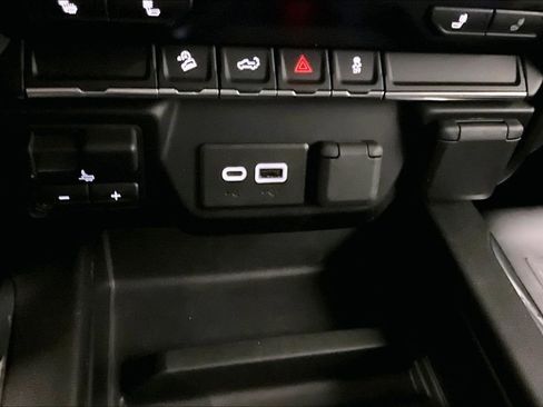 Used 2022 Chevrolet Silverado 2500 LT w/ Convenience Package image 24