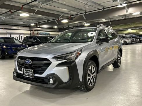 Used 2023 Subaru Outback AWD/4WD image 5