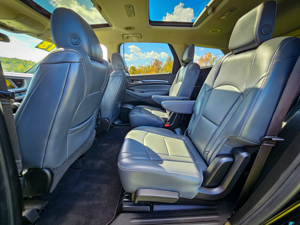 Used 2018 Buick Enclave Essence FWD image 32
