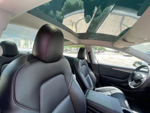 Used 2022 Tesla Model 3 Long Range AWD/4WD image 3