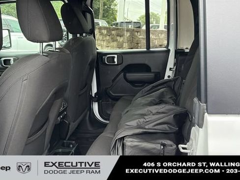 Used 2022 Jeep Gladiator Sport AWD/4WD image 22