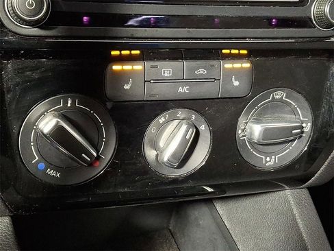 Used 2016 Volkswagen Jetta Sport image 17