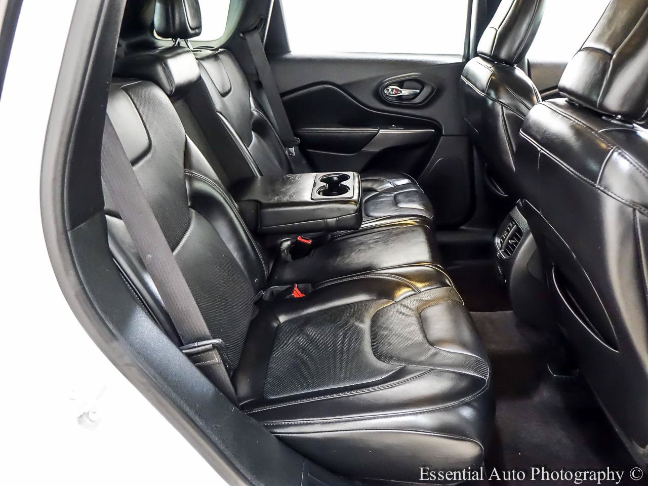 Used 2019 Jeep Cherokee Limited AWD/4WD image 29
