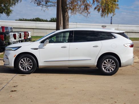 Used 2024 Buick Enclave Premium image 4