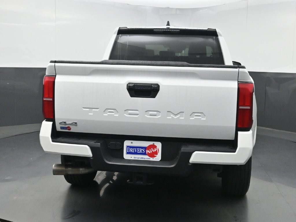 Used 2024 Toyota Tacoma SR5 AWD/4WD image 40