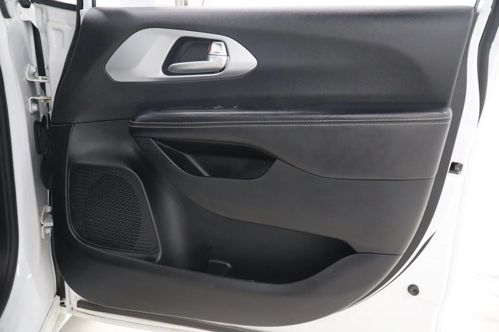 Used 2018 Chrysler Pacifica Limited w/ S Appearance Package FWD image 27