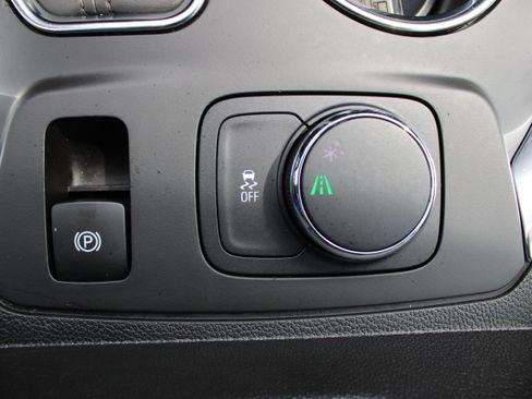 Used 2019 Chevrolet Traverse LT w/ LT Premium Package FWD image 24