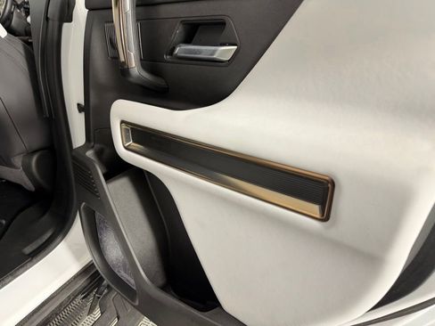 Used 2025 GMC Hummer EV 2X AWD/4WD image 30