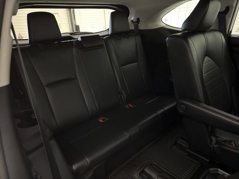 Used 2021 Toyota Highlander XLE AWD/4WD image 57