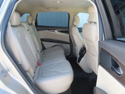 Used 2017 Lincoln MKX Select w/ Lincoln MKX Climate Package image 28