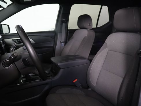 Used 2023 Chevrolet Traverse LT w/ Rear Camera Mirror Package image 32