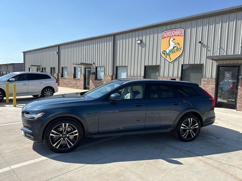 Used 2018 Volvo V90 T5 Cross Country w/ Convenience Package image 16