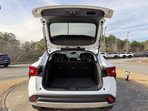 Used 2025 Chevrolet Trax LT w/ LT Convenience Package image 32