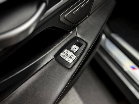 Used 2017 BMW 750i RWD image 40