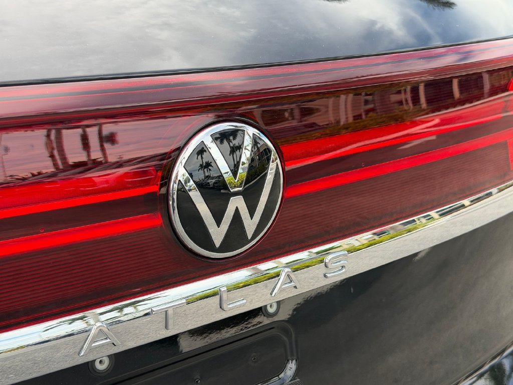 Used 2024 Volkswagen Atlas Cross Sport SE FWD image 13