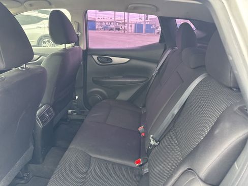 Used 2021 Nissan Rogue Sport S image 11