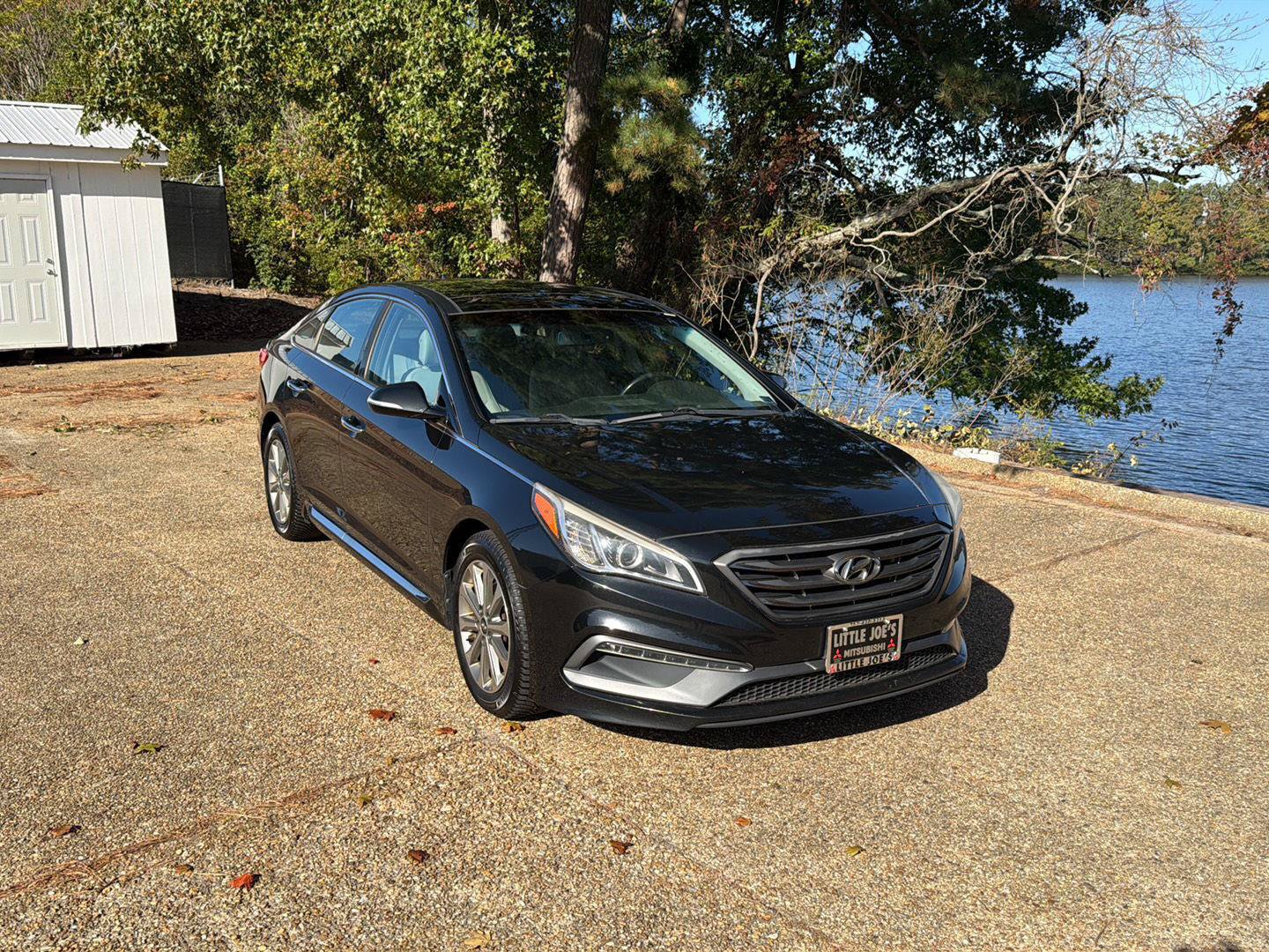 Used 2016 Hyundai Sonata Limited w/ Option Group 04 FWD image 2