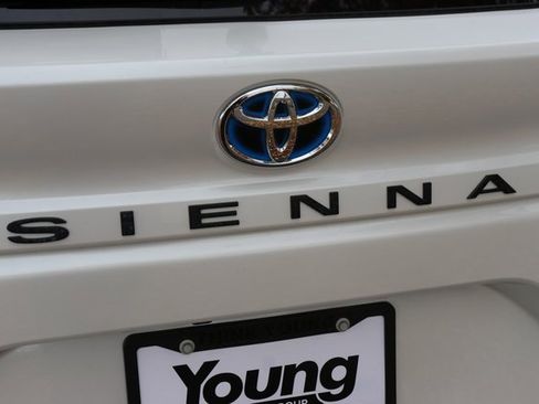 Used 2024 Toyota Sienna XLE image 11