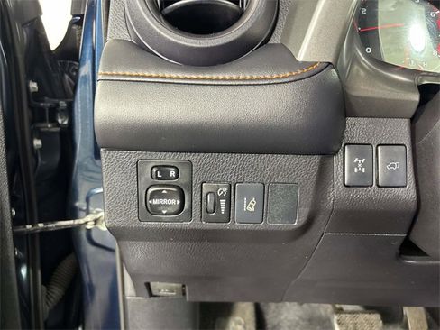 Used 2017 Toyota RAV4 SE image 18