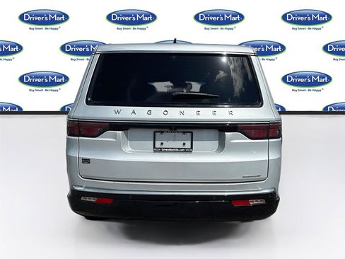 Used 2024 Jeep Wagoneer L Series II RWD image 6