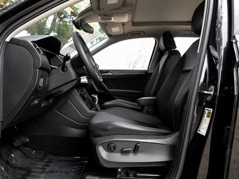 Used 2022 Volkswagen Tiguan SE image 45