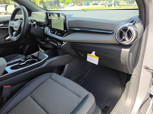 New 2027 Chevrolet Equinox LT w/ Convenience Package II FWD image 13