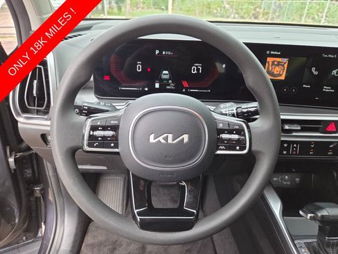 Used 2025 Kia Sorento LX FWD image 31