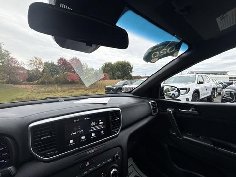 Used 2020 Kia Sportage S image 11