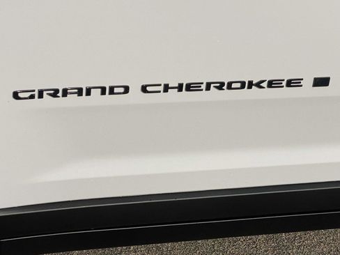 New 2025 Jeep Grand Cherokee Limited image 14