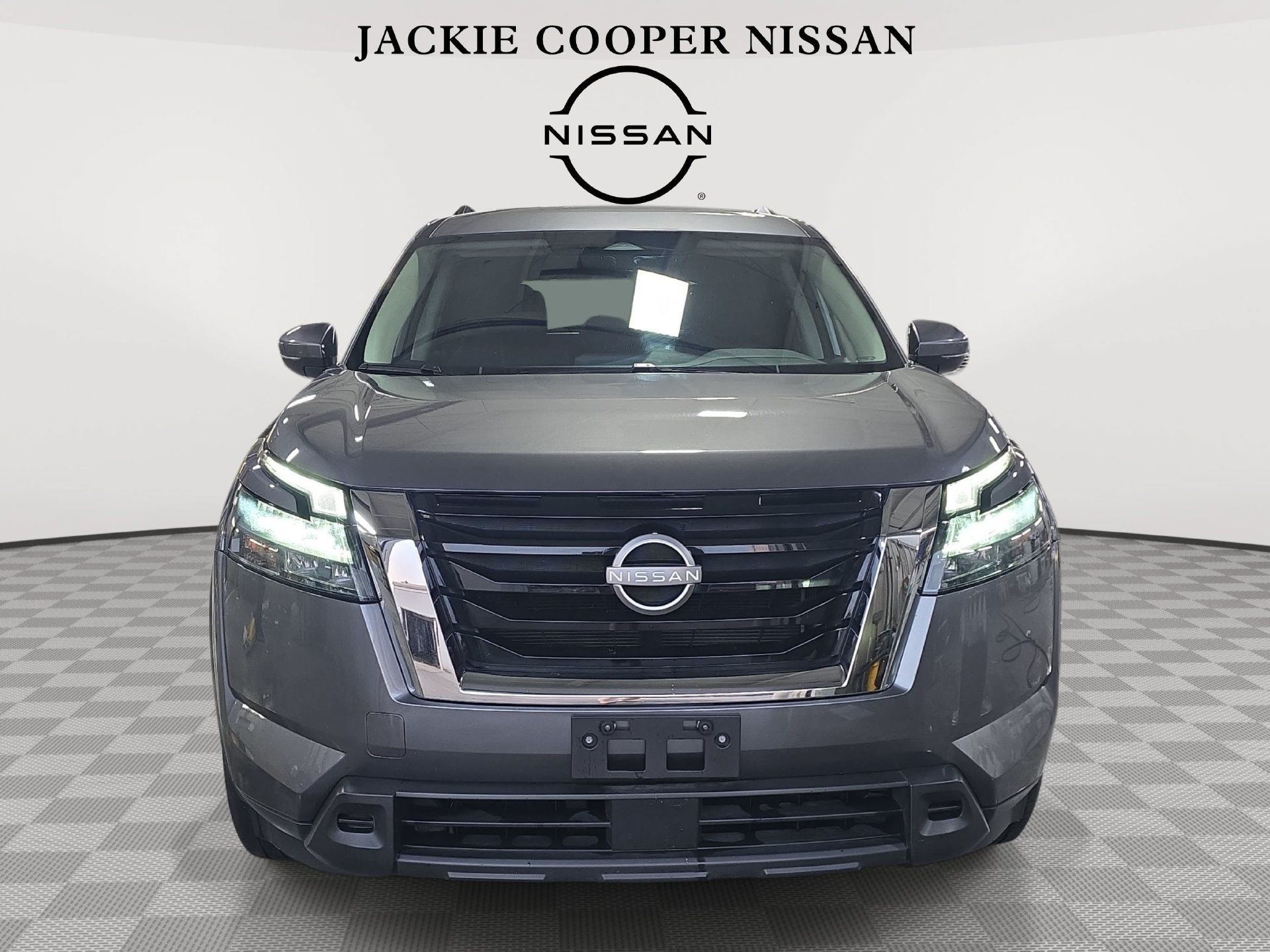 Used 2025 Nissan Pathfinder SV FWD image 2