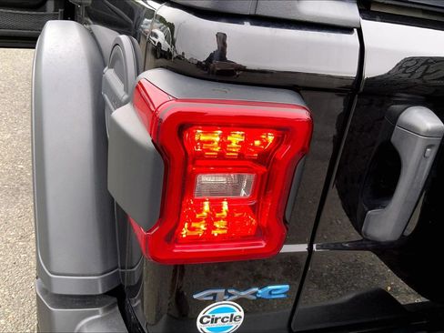Certified 2024 Jeep Wrangler Unlimited AWD/4WD image 27
