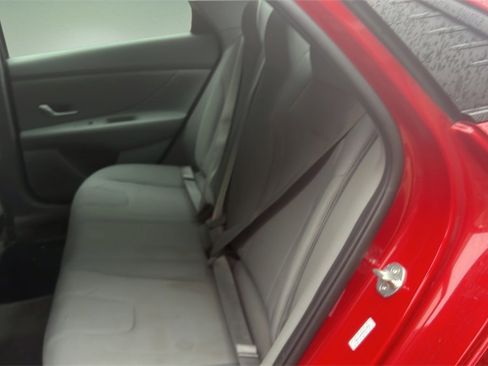 Used 2021 Hyundai Elantra SE image 11