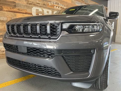New 2026 Jeep Grand Cherokee Altitude AWD/4WD image 9