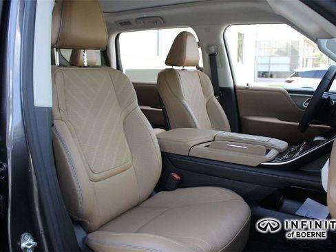 Certified 2026 INFINITI QX80 Luxe image 14