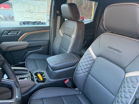 New 2026 GMC Canyon Denali image 9