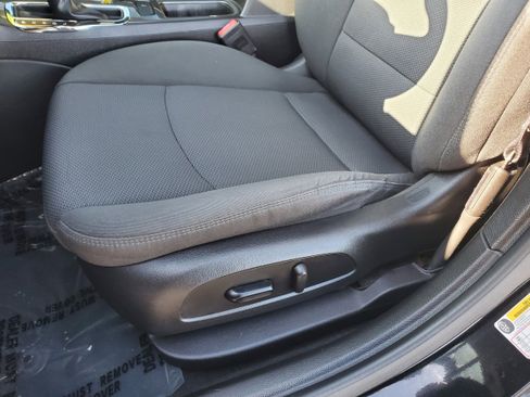 Used 2018 Chevrolet Cruze LT FWD image 12