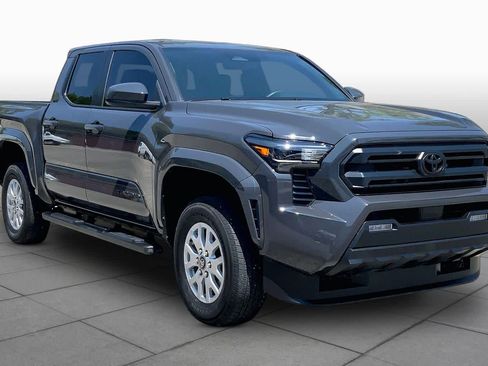 Used 2025 Toyota Tacoma SR5 AWD/4WD image 2
