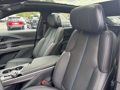 New 2025 Cadillac Lyriq Luxury image 22