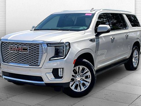 Used 2021 GMC Yukon XL Denali w/ Advanced Technology Package AWD/4WD image 11