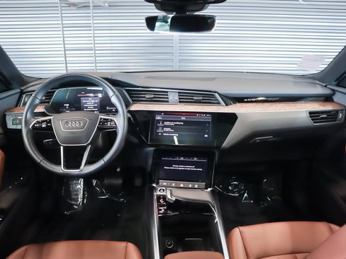 Used 2022 Audi e-tron Premium image 5