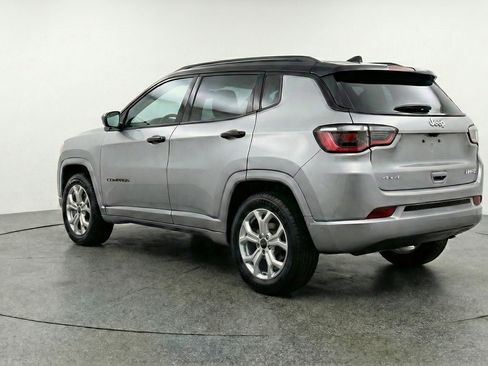 Used 2025 Jeep Compass Latitude image 6