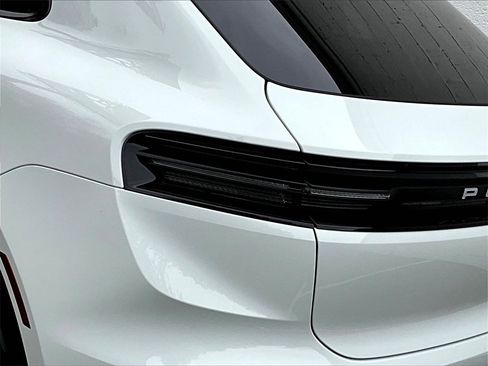 Used 2025 Porsche Macan 4 Electric image 31