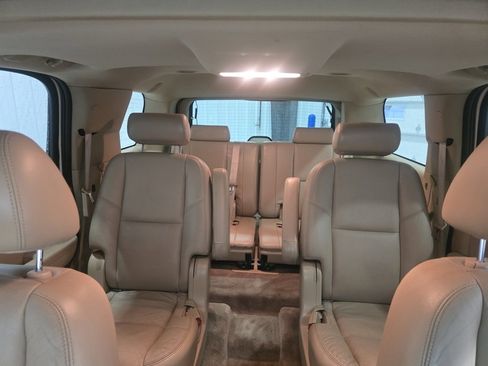 Used 2010 Cadillac Escalade Luxury image 17