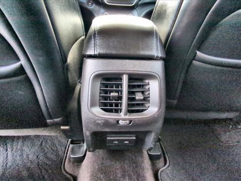 Used 2019 Jeep Cherokee Latitude Plus image 18