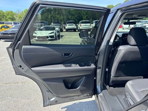 Used 2025 Nissan Pathfinder S FWD image 24