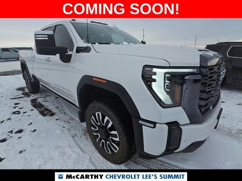 Used 2024 GMC Sierra 2500 Denali Ultimate AWD/4WD image 3