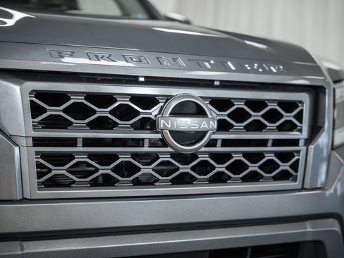 Used 2023 Nissan Frontier SV w/ SV Premium Package image 14