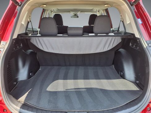 Used 2018 Toyota RAV4 XLE FWD image 12